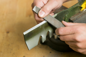 Sharpen-a-Rotary-Mower-Blade