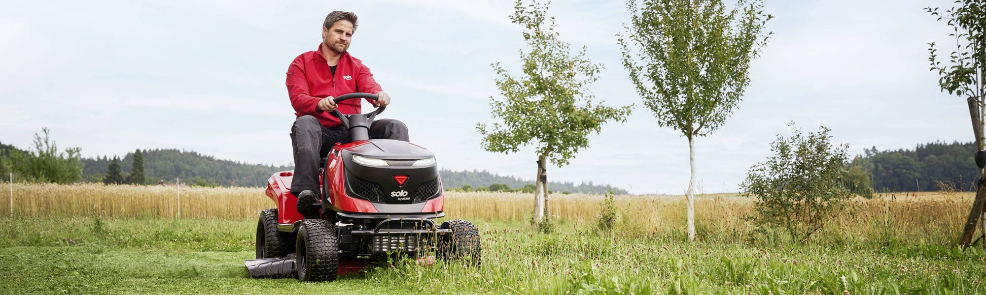 Going Big: Why the AL-KO Range of Lawn Tractors is the Gold Standard for Large Gardens