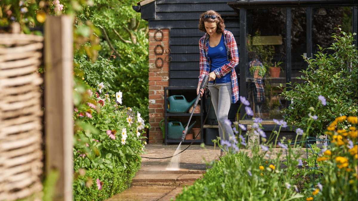 The roto nozzle can clean larger surfaces (patios and decking) quickly