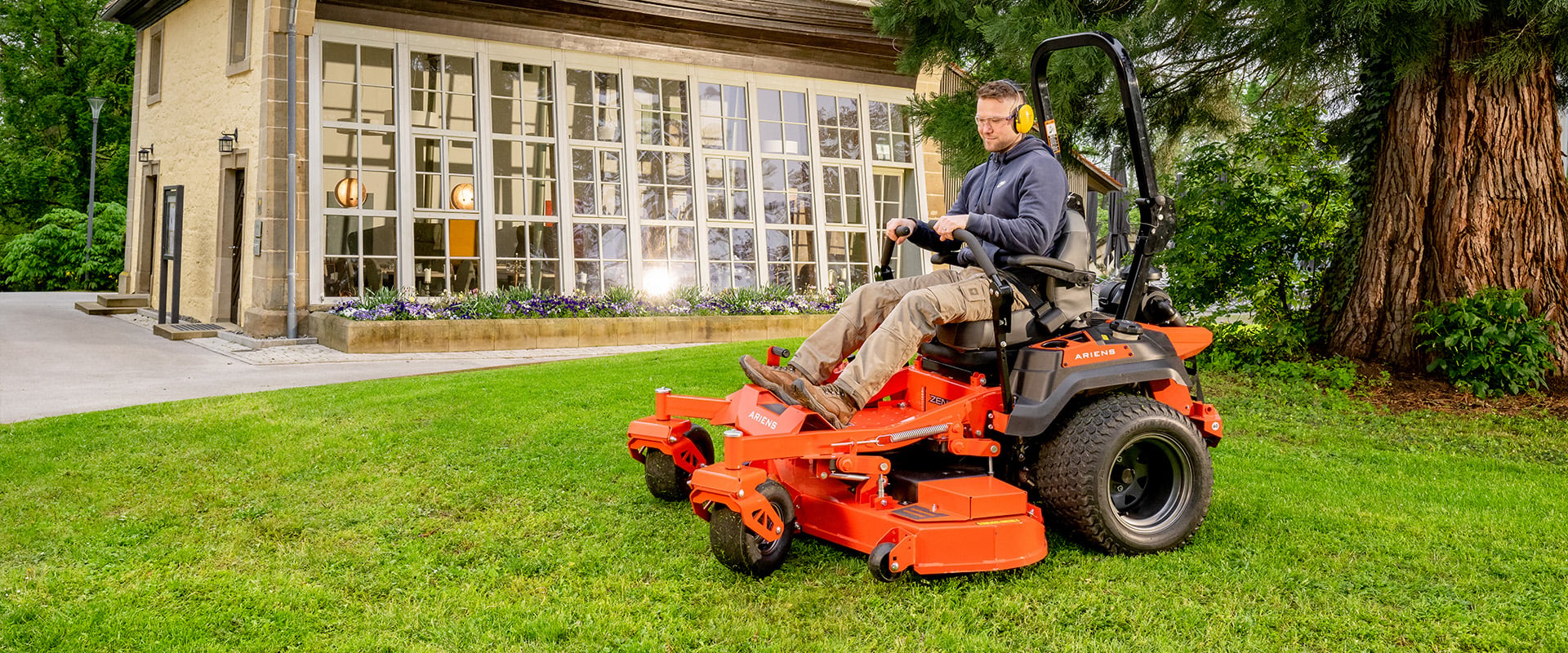 ZENITH 52 Zero Turn Ride On Mower by Ariens